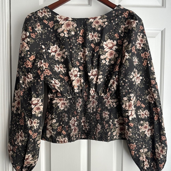 NWT Abercrombie and Fitch XS Long Sleeve Floral Top - Picture 3 of 5